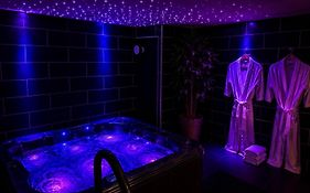 BLŌM Suite romantique, spa privé&salle de massage, petit dej inclus